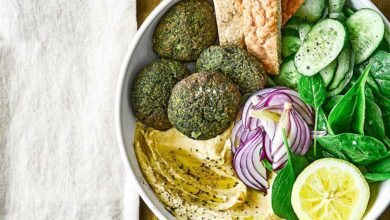 Spinach falafel & hummus bowl